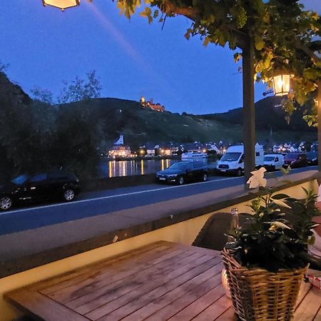 Gaestehaus Burgberg, Weinhaus Fries Kattenes ภายนอก รูปภาพ