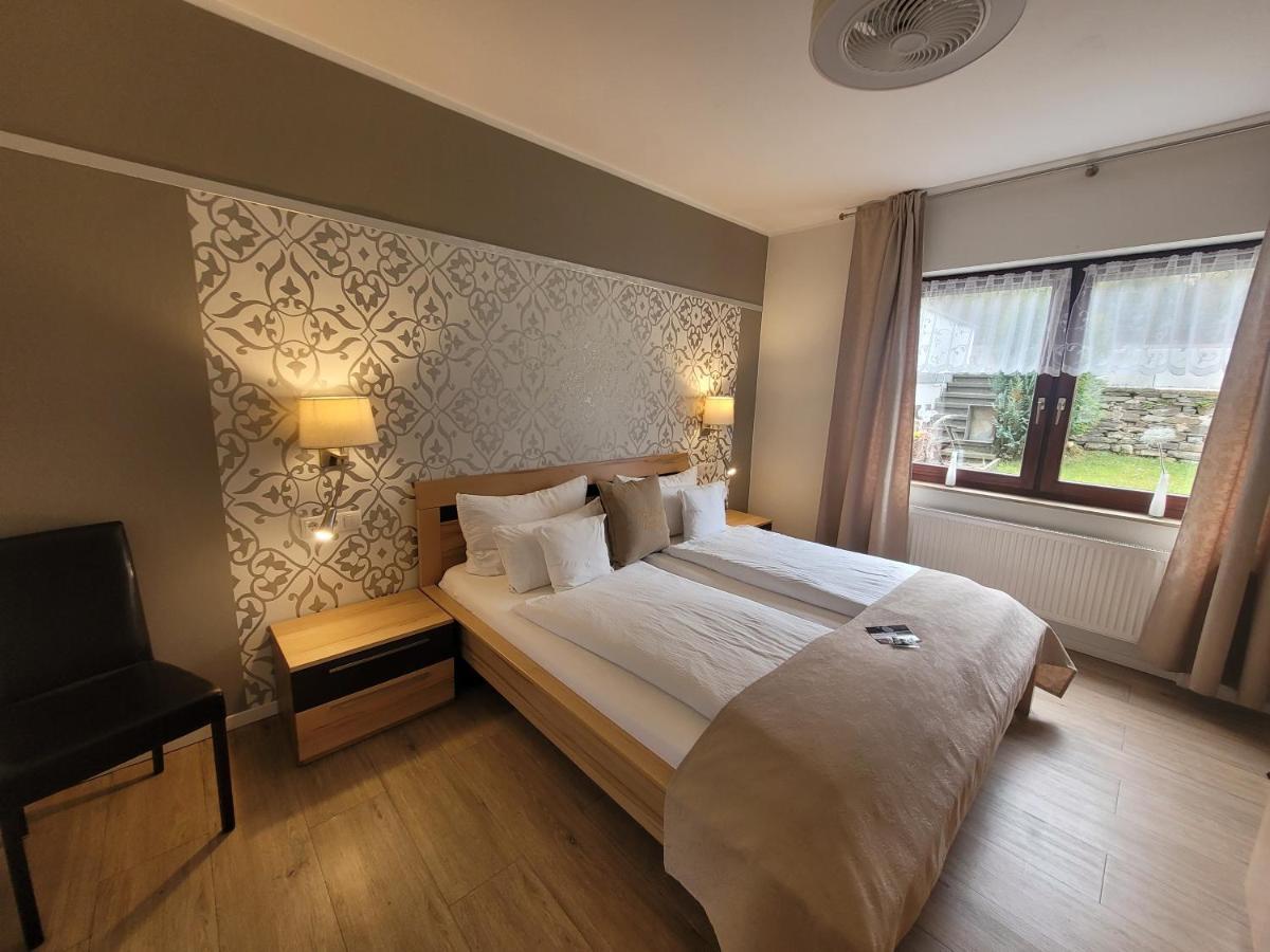 Gaestehaus Burgberg, Weinhaus Fries Kattenes ภายนอก รูปภาพ