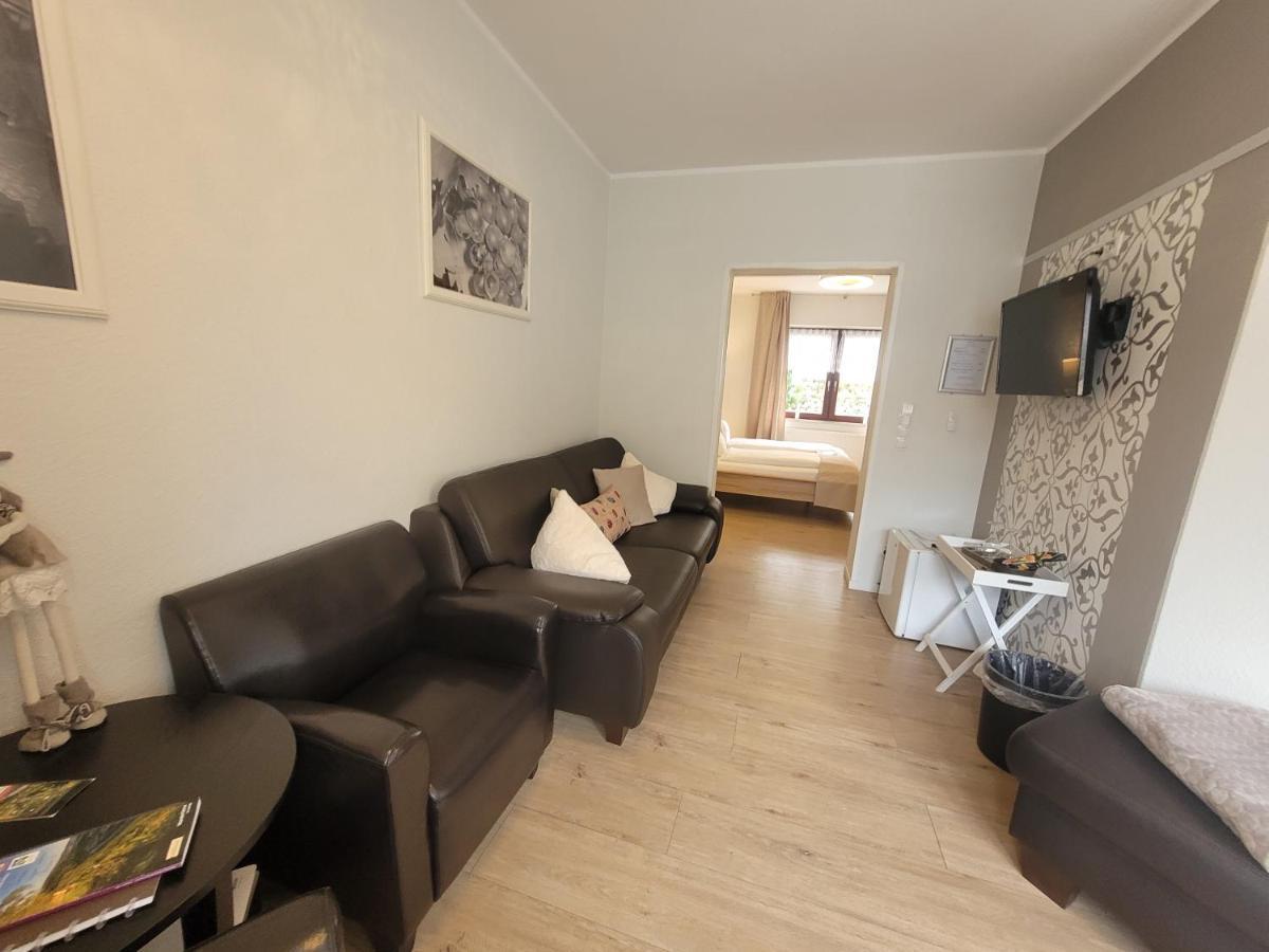 Gaestehaus Burgberg, Weinhaus Fries Kattenes ภายนอก รูปภาพ