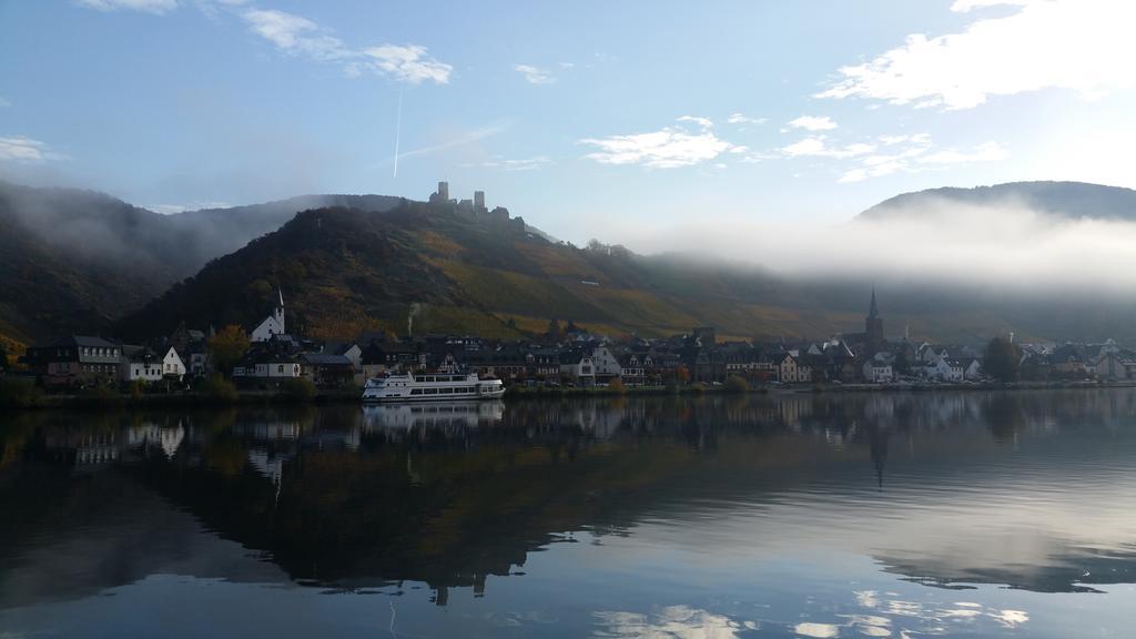 Gaestehaus Burgberg, Weinhaus Fries Kattenes ภายนอก รูปภาพ