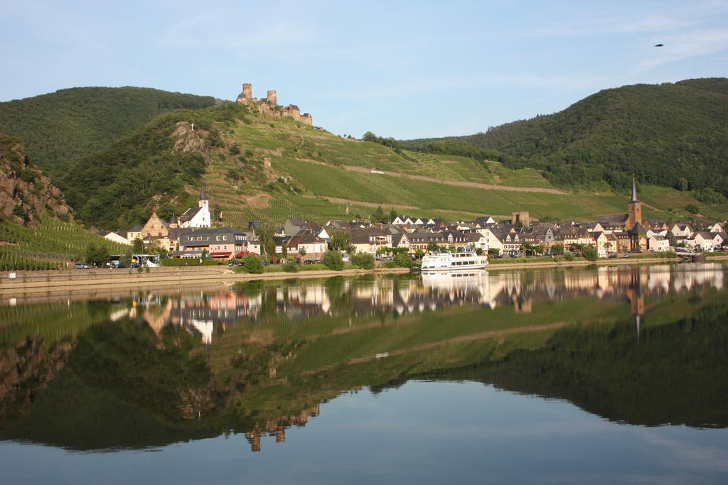 Gaestehaus Burgberg, Weinhaus Fries Kattenes ภายนอก รูปภาพ