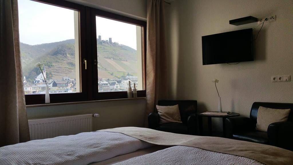 Gaestehaus Burgberg, Weinhaus Fries Kattenes ภายนอก รูปภาพ