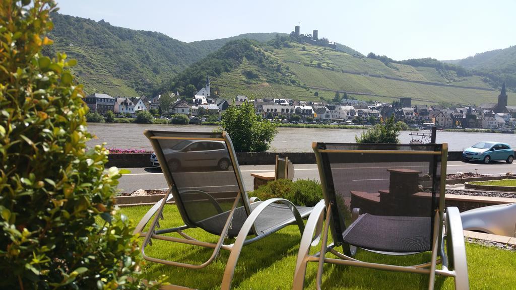 Gaestehaus Burgberg, Weinhaus Fries Kattenes ภายนอก รูปภาพ