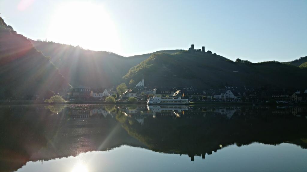 Gaestehaus Burgberg, Weinhaus Fries Kattenes ภายนอก รูปภาพ
