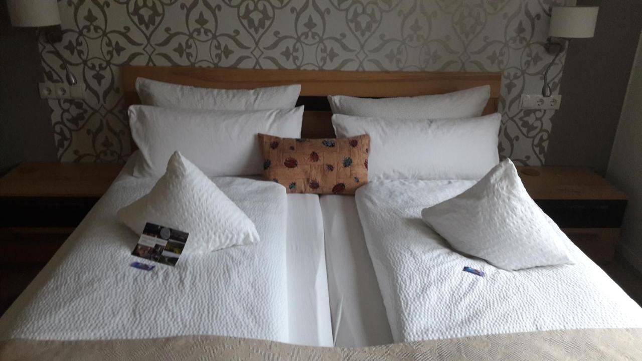 Gaestehaus Burgberg, Weinhaus Fries Kattenes ภายนอก รูปภาพ
