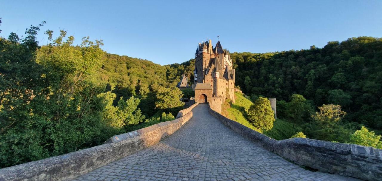 Gaestehaus Burgberg, Weinhaus Fries Kattenes ภายนอก รูปภาพ
